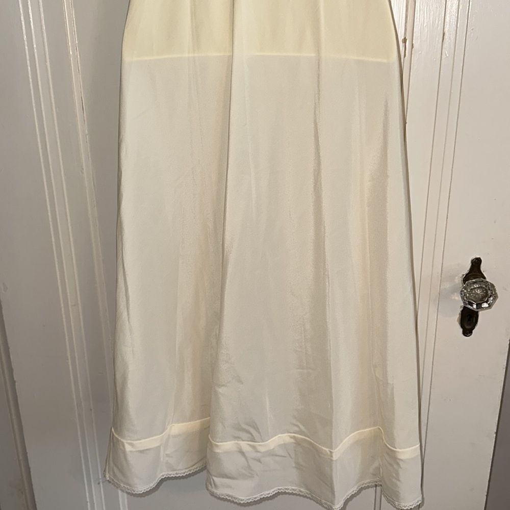 Vintage‎ Corhan Noumair off white/cream nylon full slip with floral embroidery - Picture 6 of 9